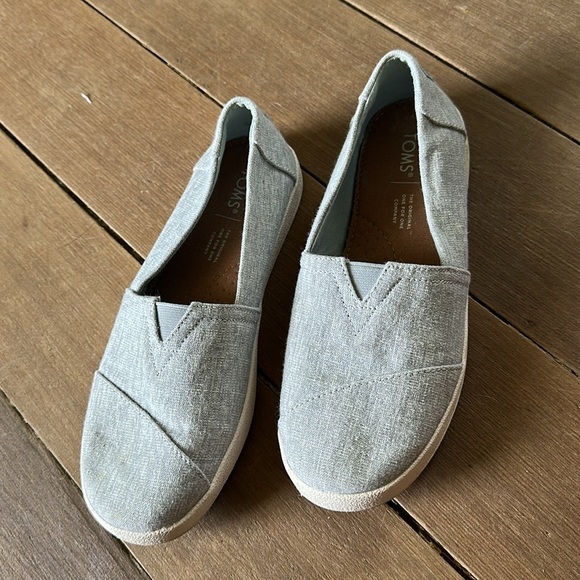 Toms grey slip on size 7 women’s - Picture 2 of 5